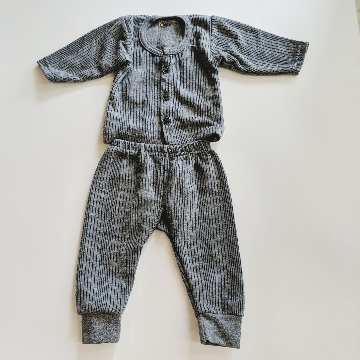 Grey two piece pyjamas - size 0000