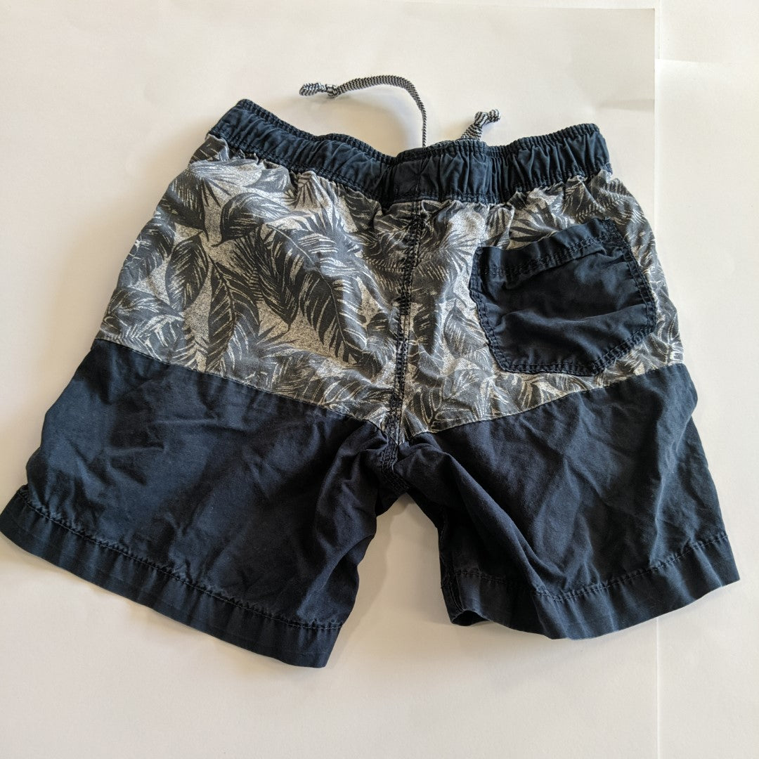 Grey leafy shorts - size 6