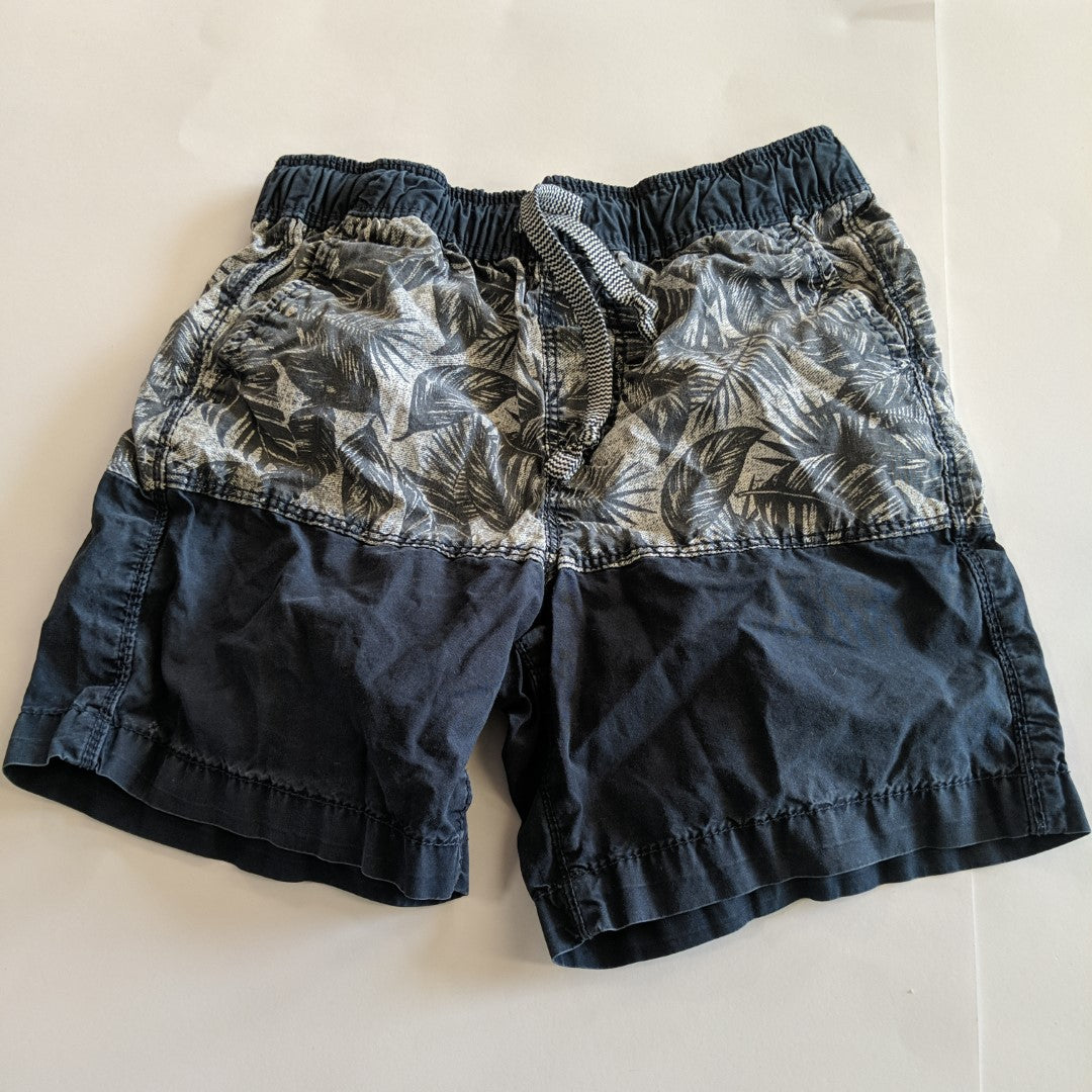 Grey leafy shorts - size 6