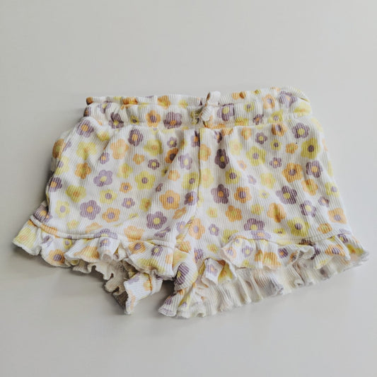 Flowery frilly shorts - size 000