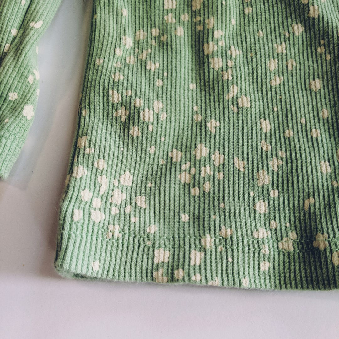 Green ribbed spotty frilly shirt - size 000