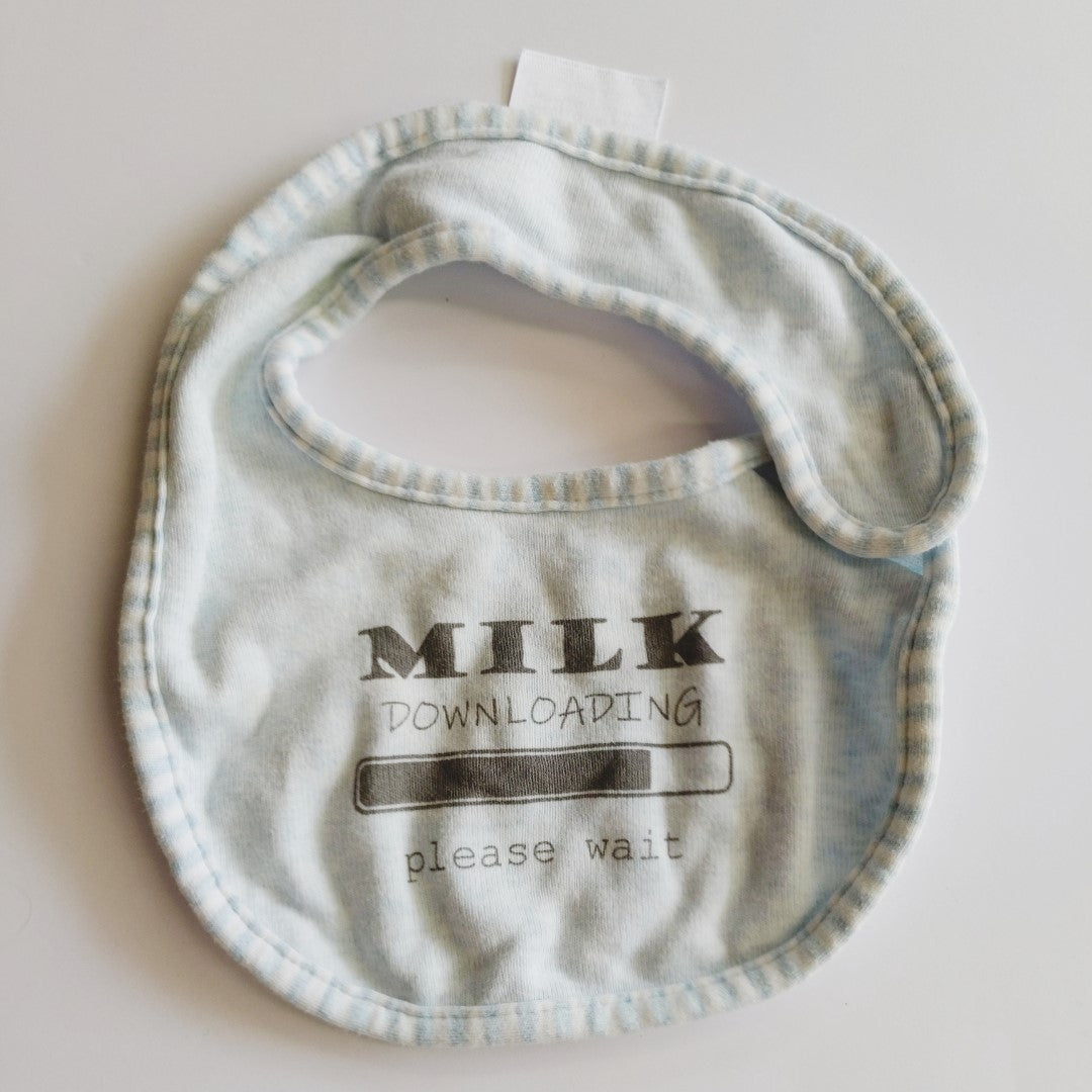 Milk downloading bib - size 000