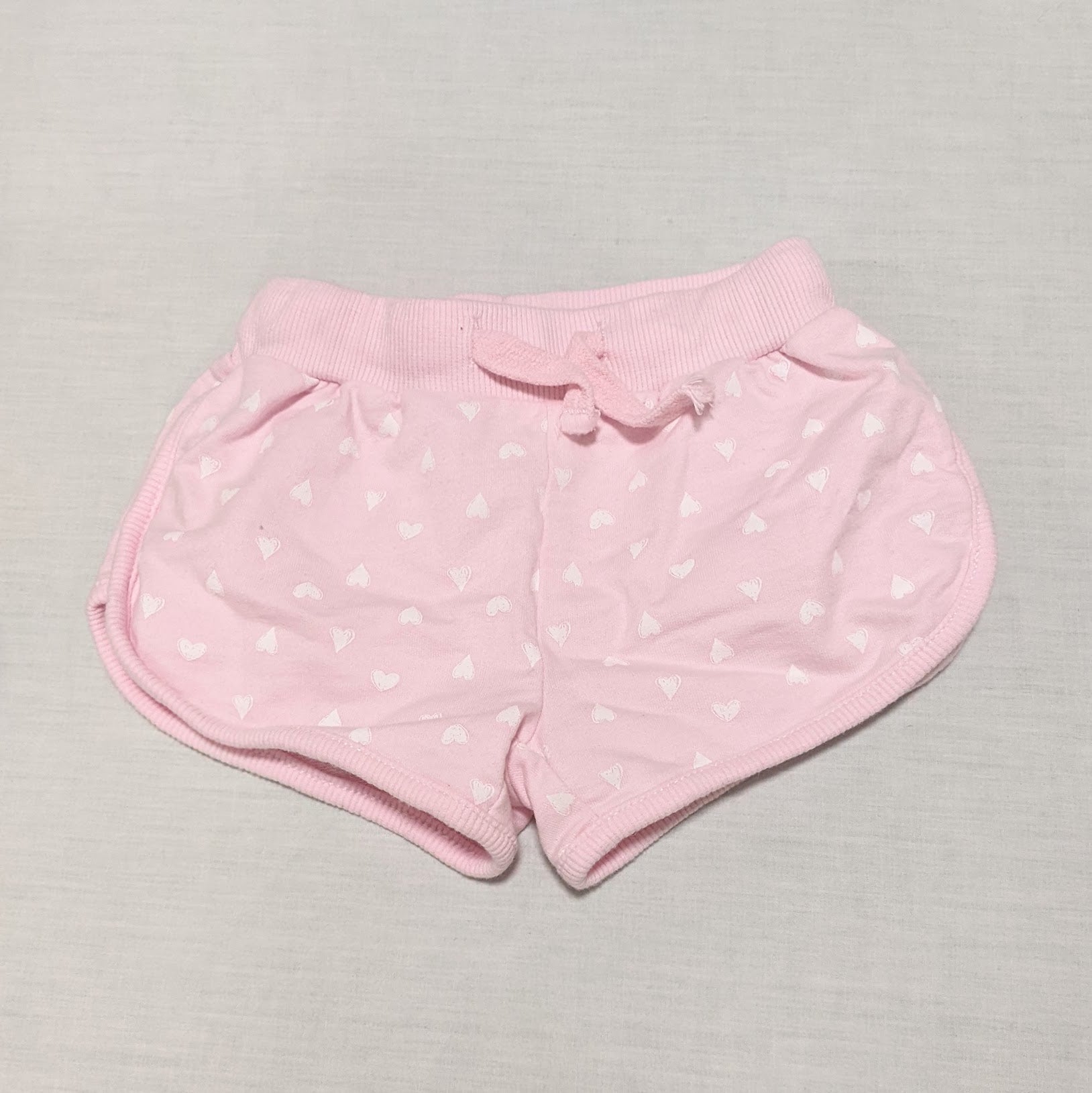 Pink & white heart shorts - size 000
